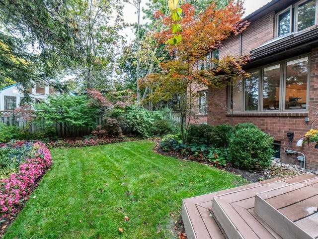 12 Stornoway Crt
