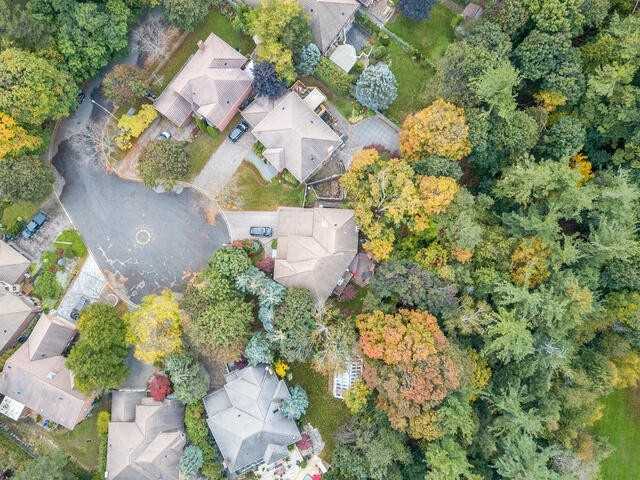 12 Stornoway Crt