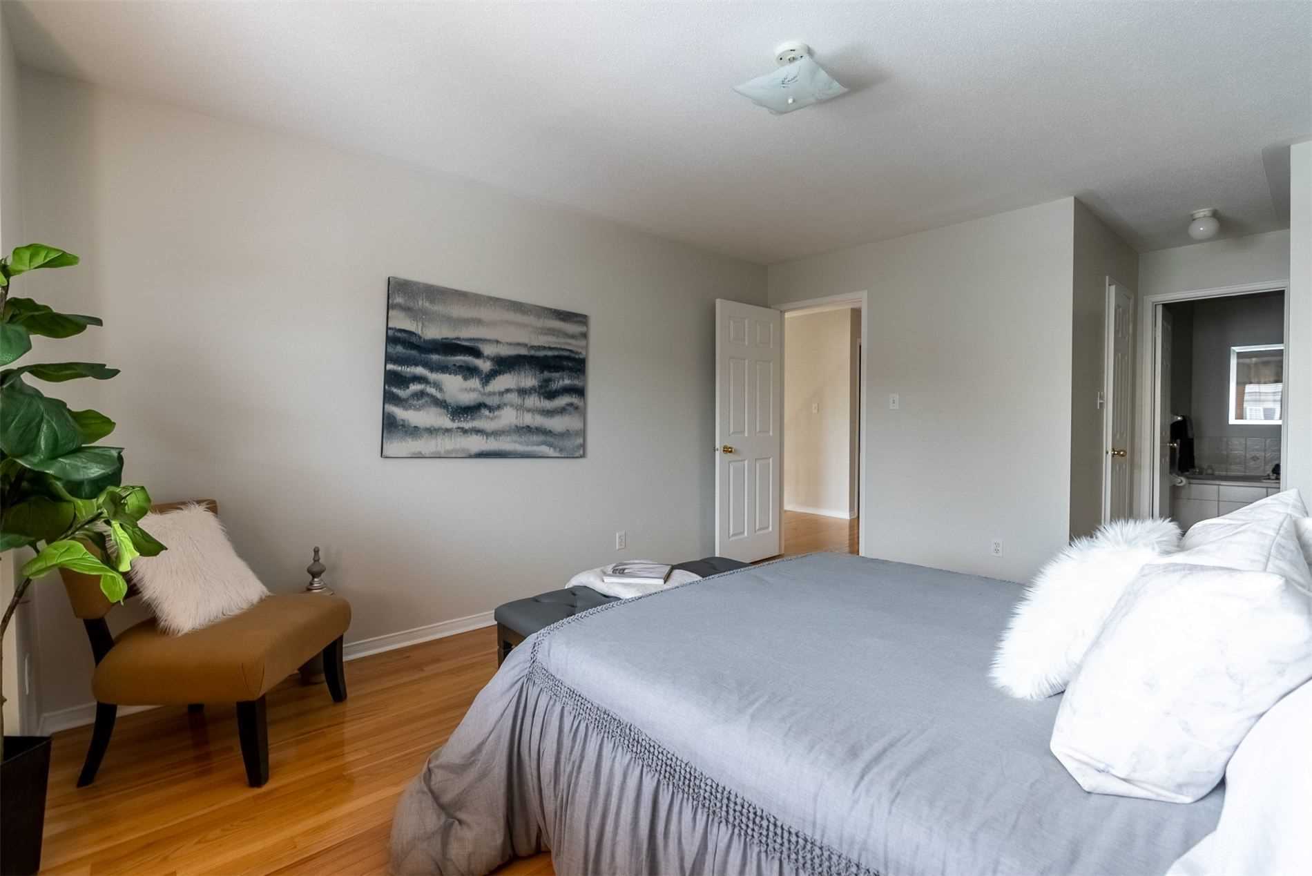 60 Haverhill Cres