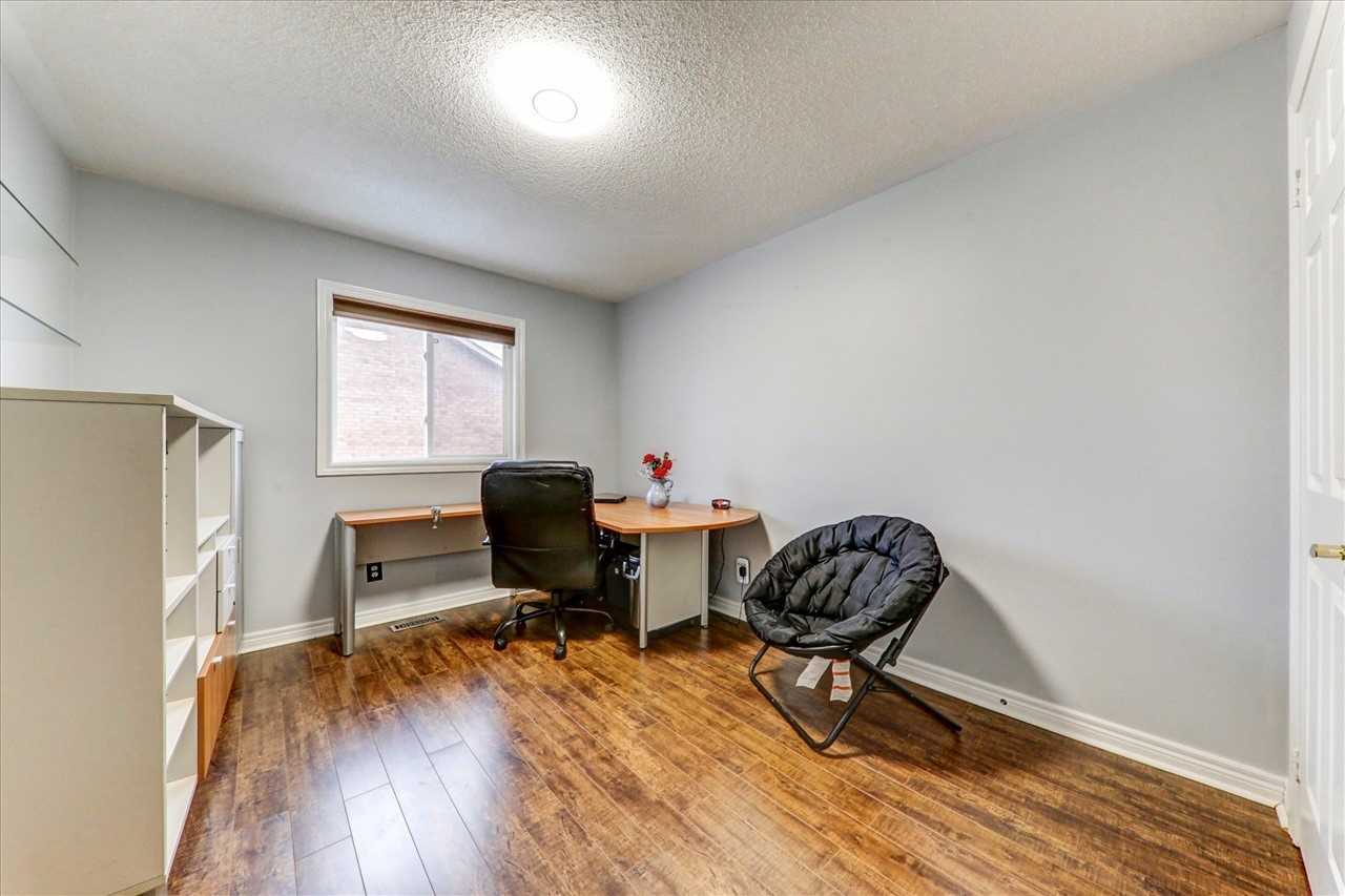 36 Dart Crt