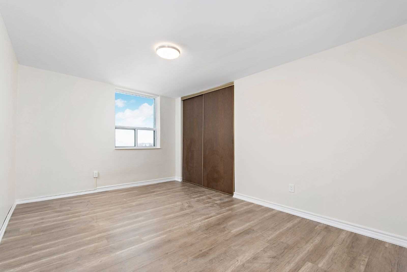 1 Massey Sq, #1009