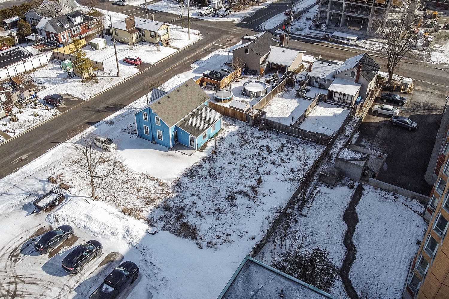 121 John St E