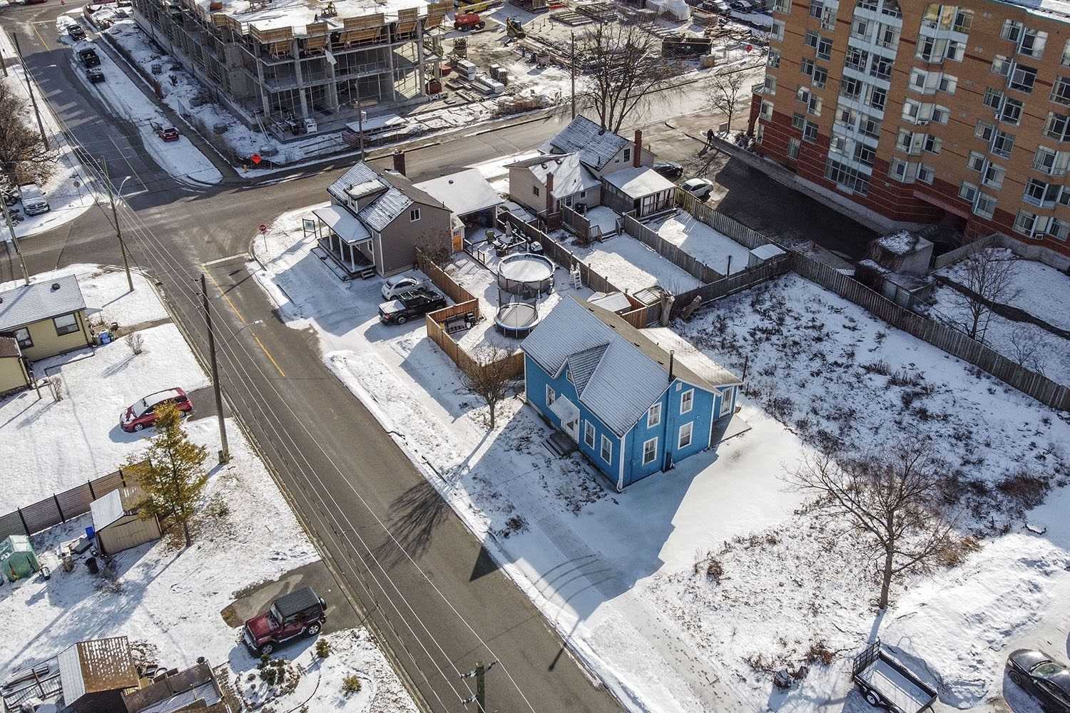 121 John St E