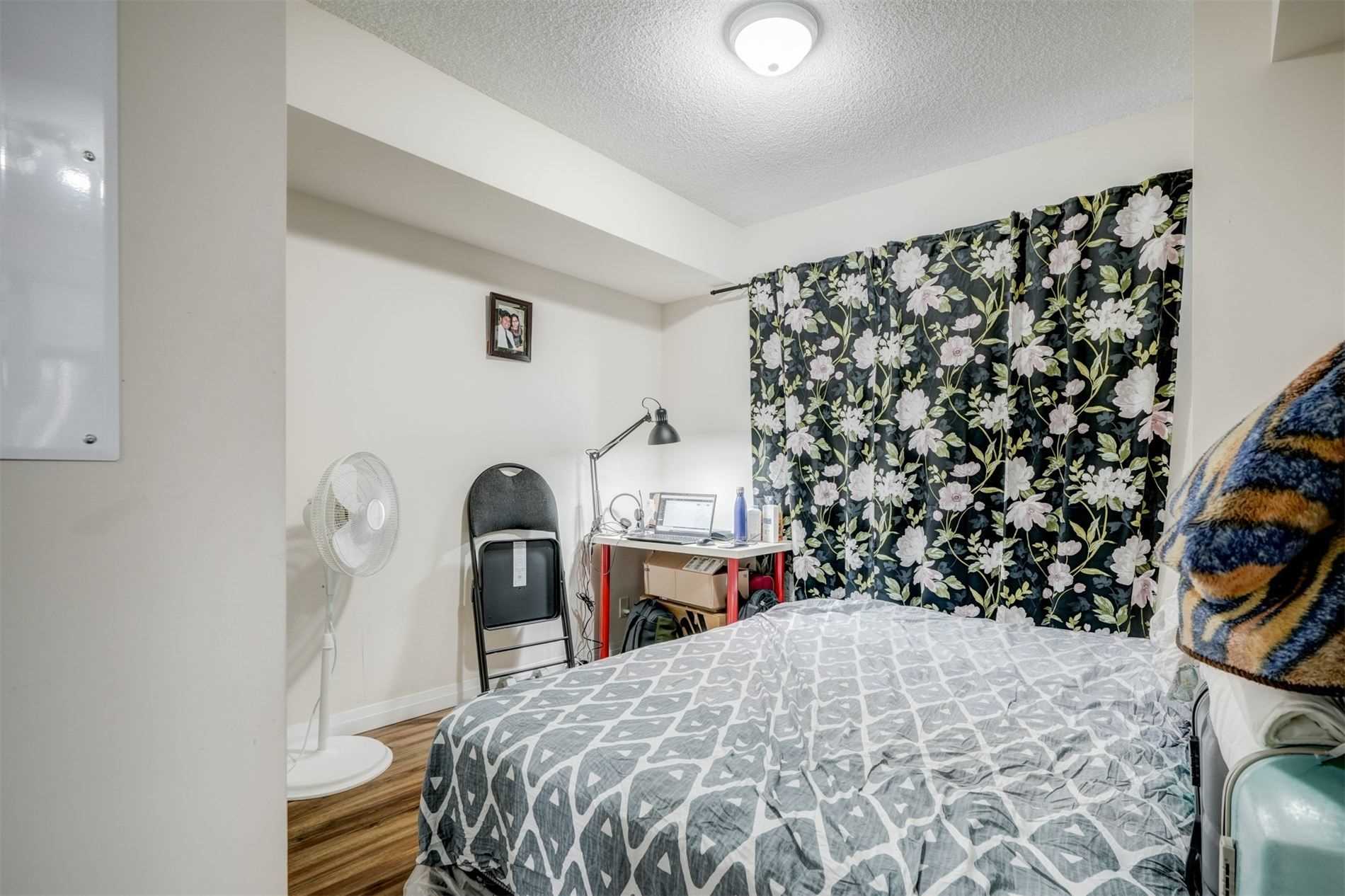 2152 Lawrence Ave E, #607