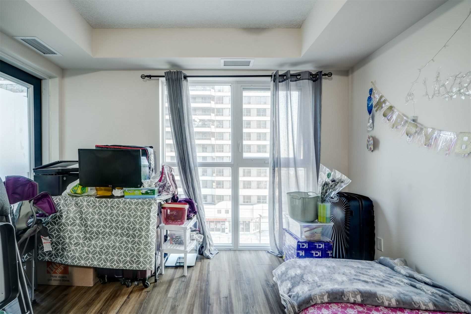 2152 Lawrence Ave E, #607