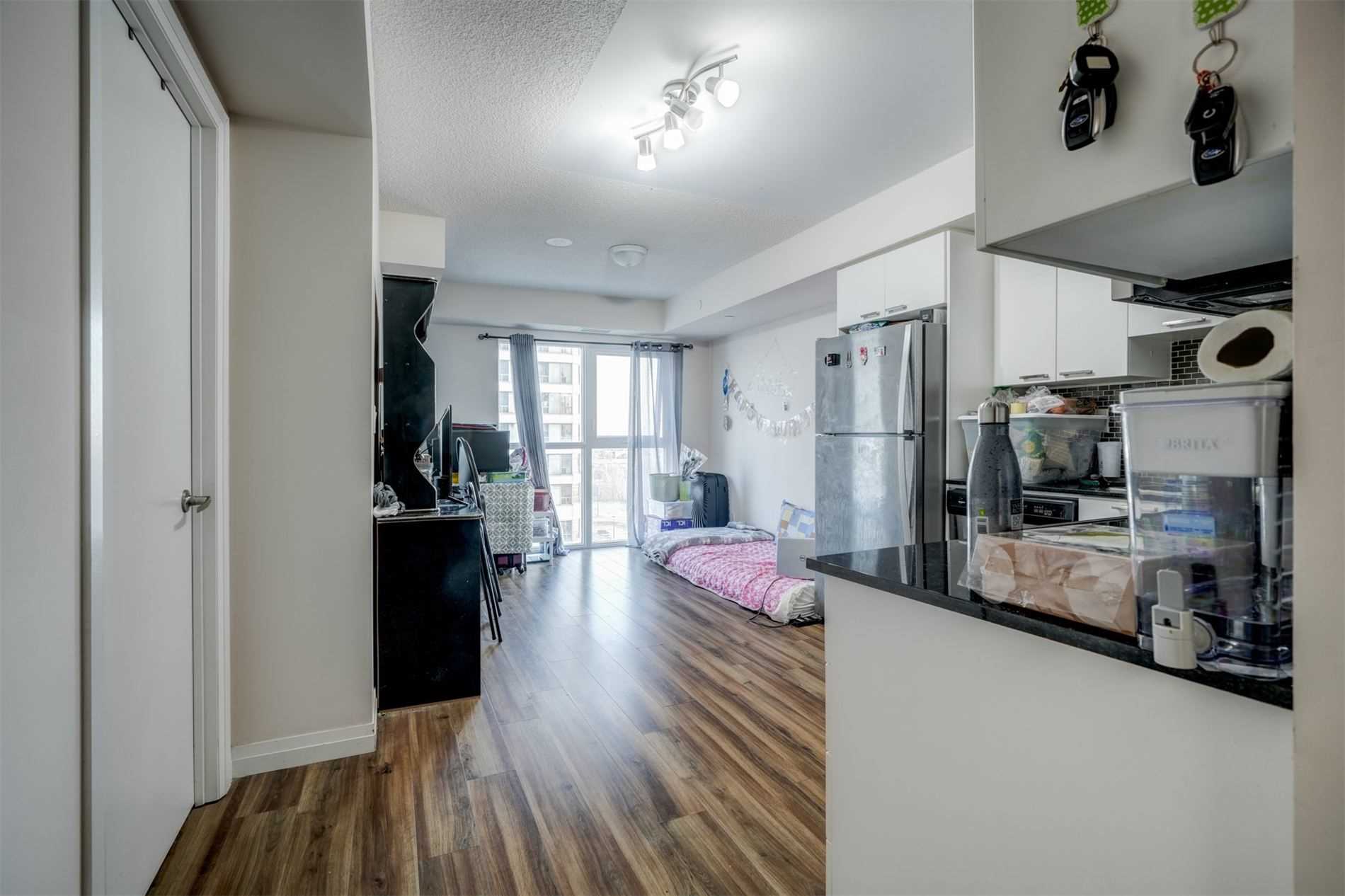 2152 Lawrence Ave E, #607