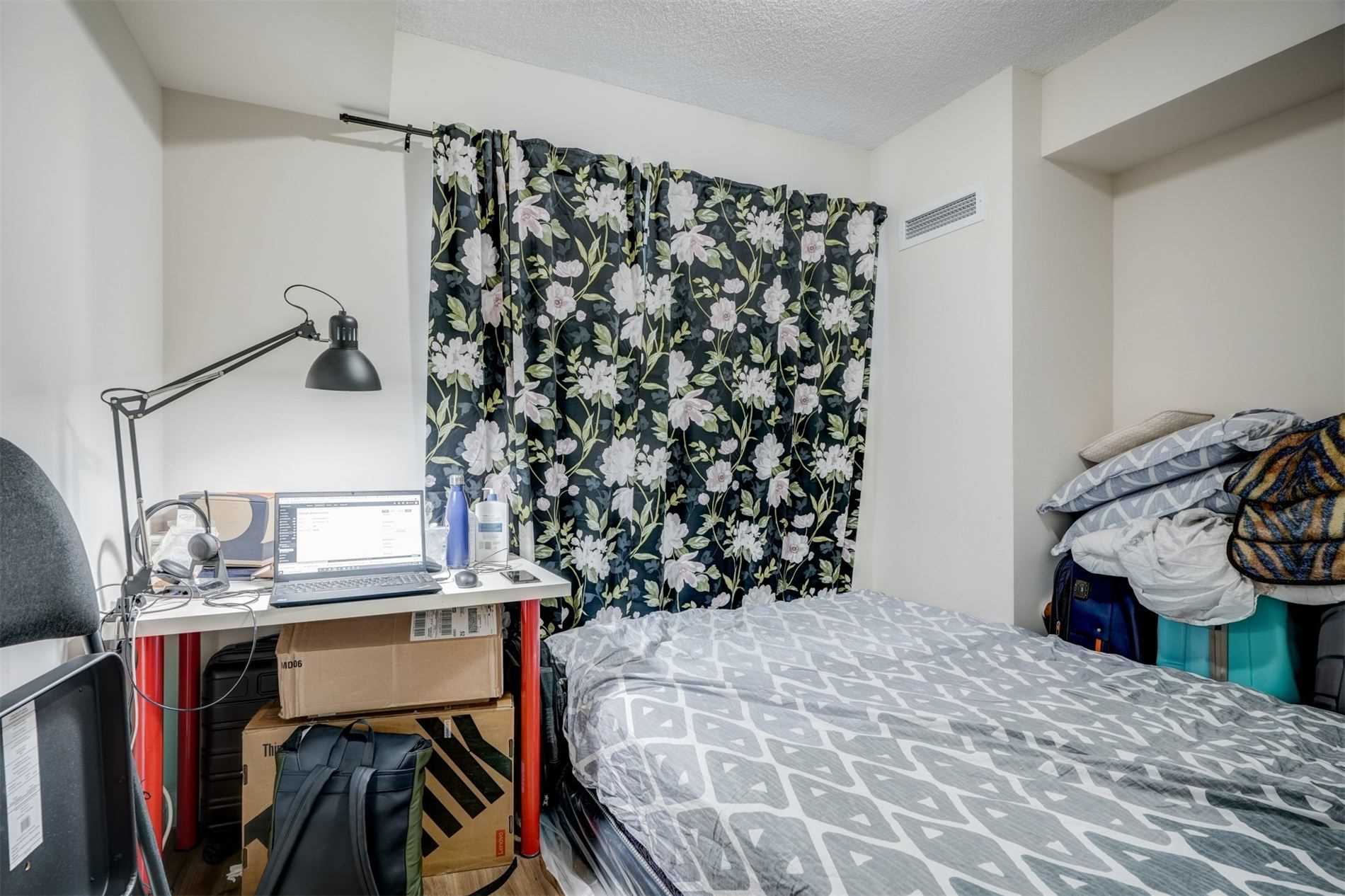 2152 Lawrence Ave E, #607