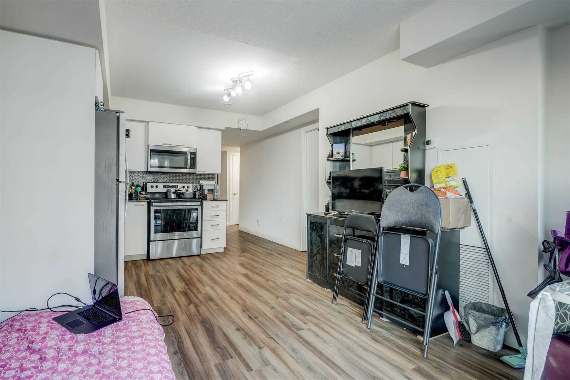 2152 Lawrence Ave E, #607
