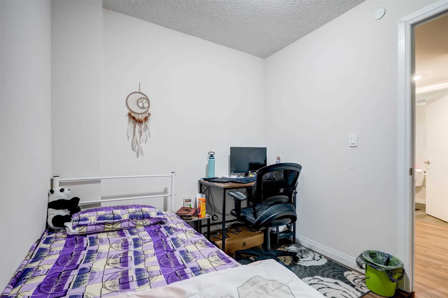 2152 Lawrence Ave E, #607