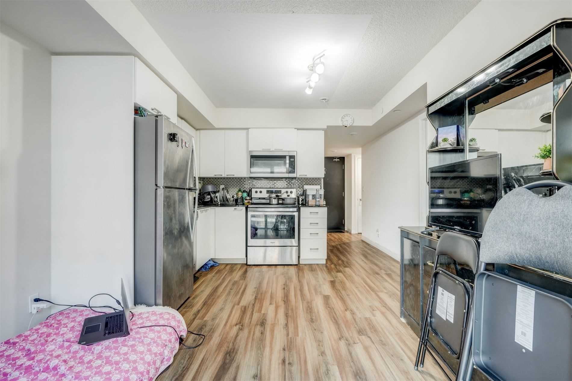 2152 Lawrence Ave E, #607