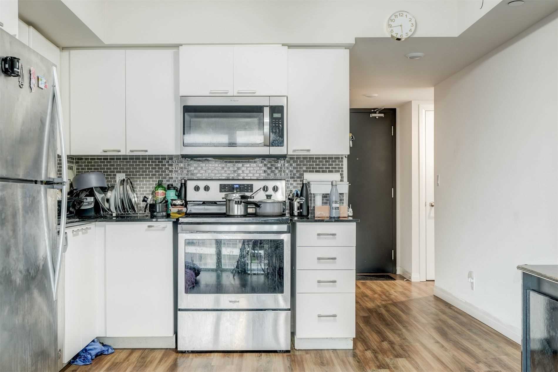 2152 Lawrence Ave E, #607