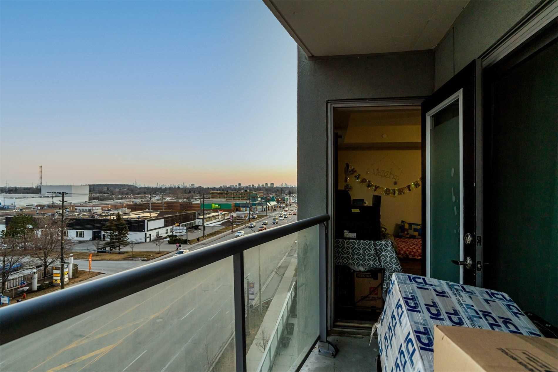 2152 Lawrence Ave E, #607