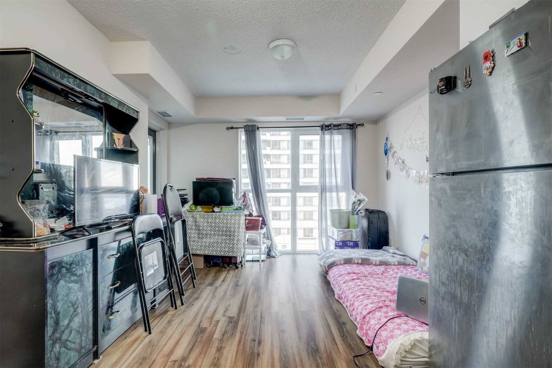 2152 Lawrence Ave E, #607