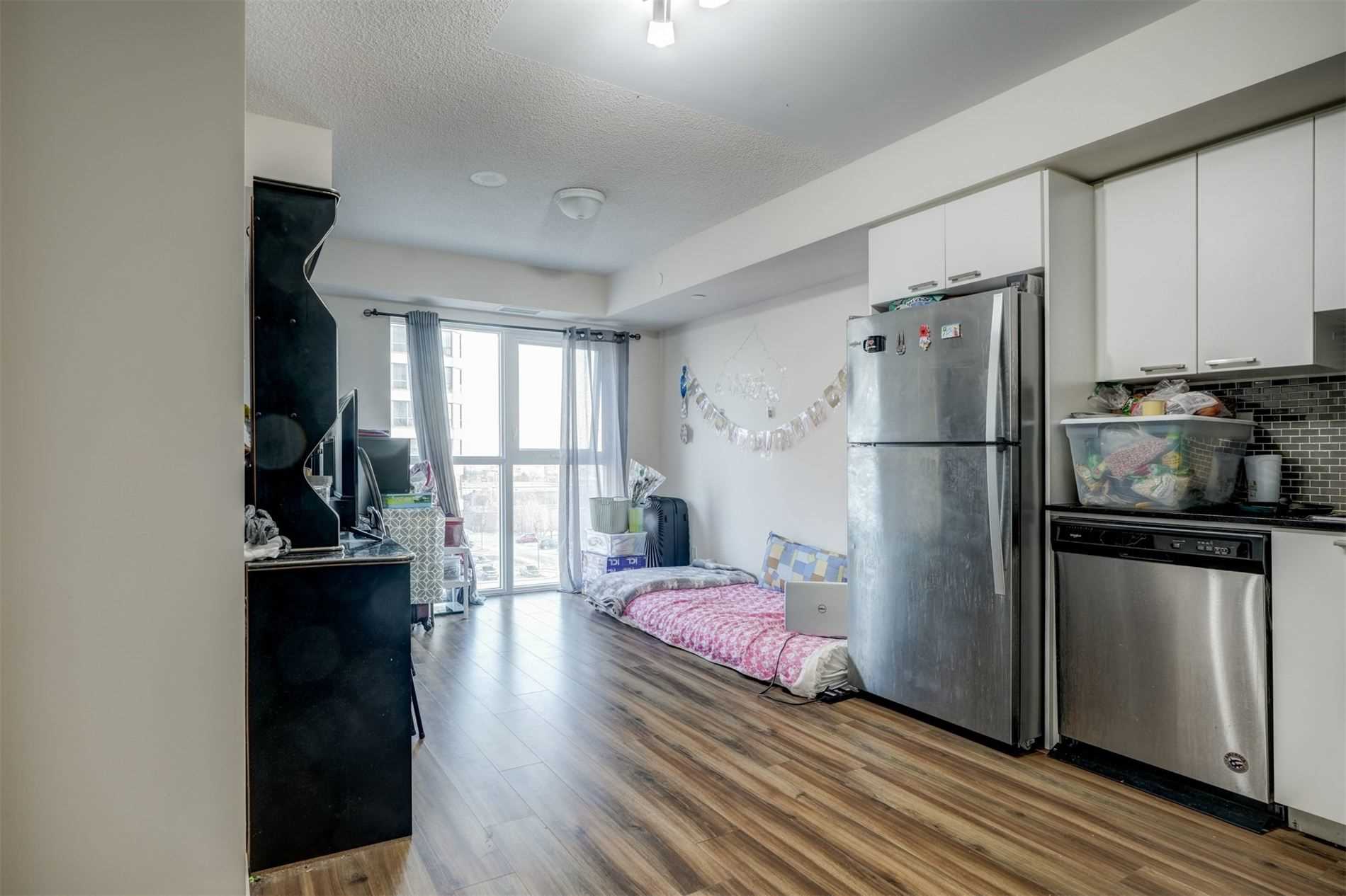 2152 Lawrence Ave E, #607
