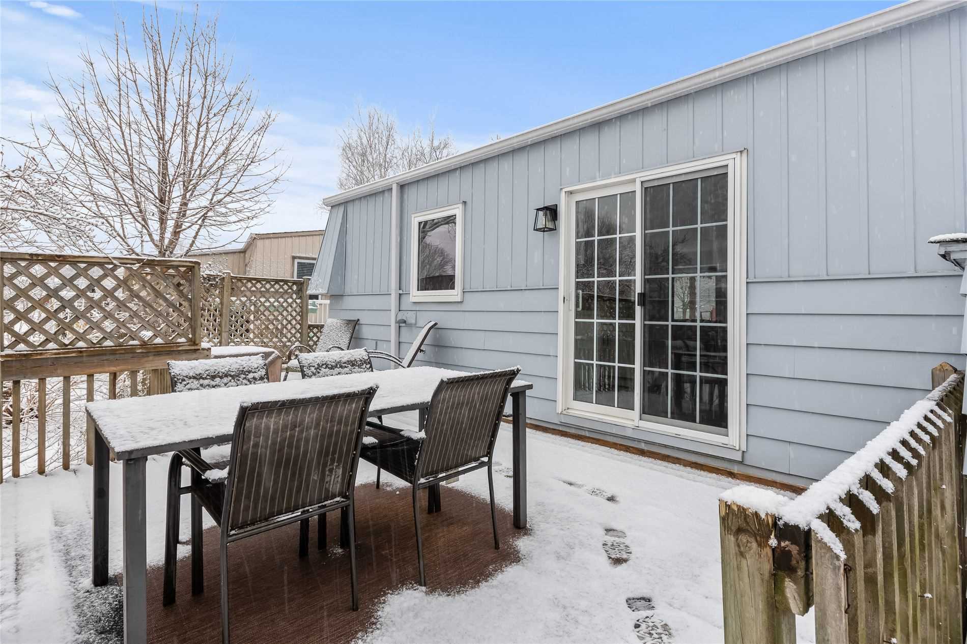 8 Kawartha Rd