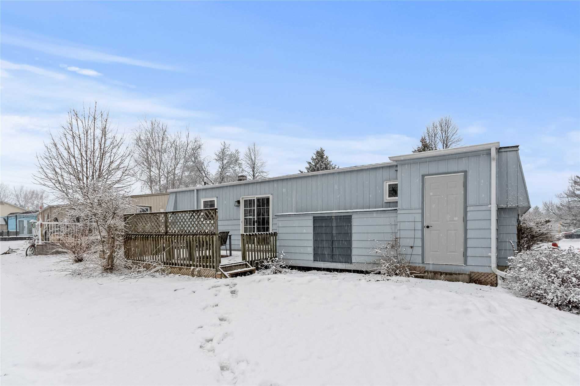 8 Kawartha Rd