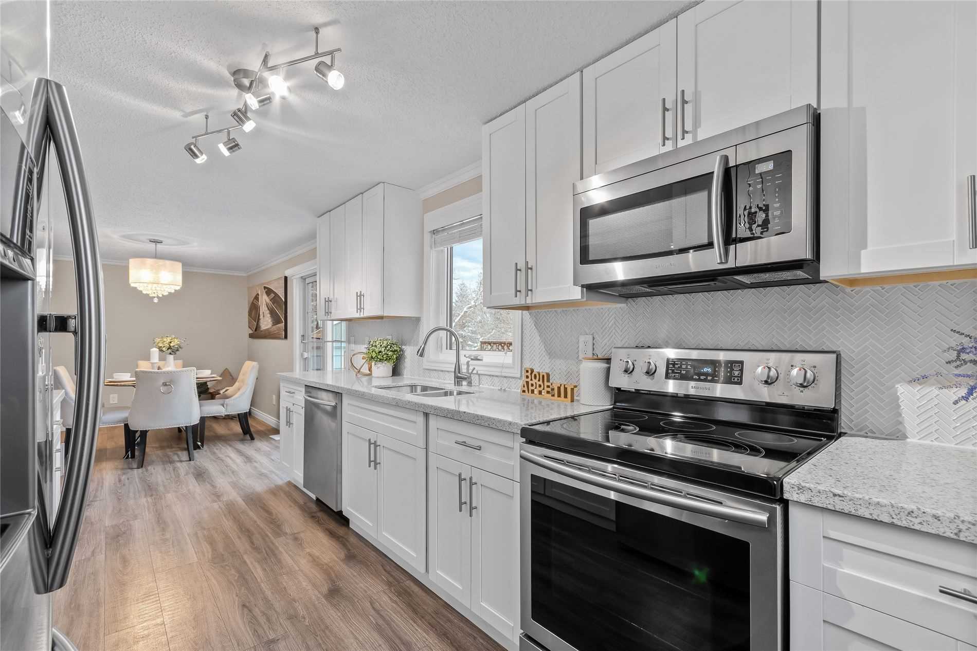 8 Kawartha Rd