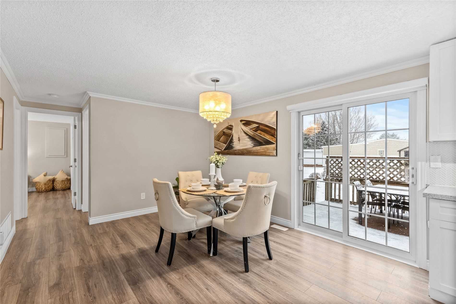 8 Kawartha Rd