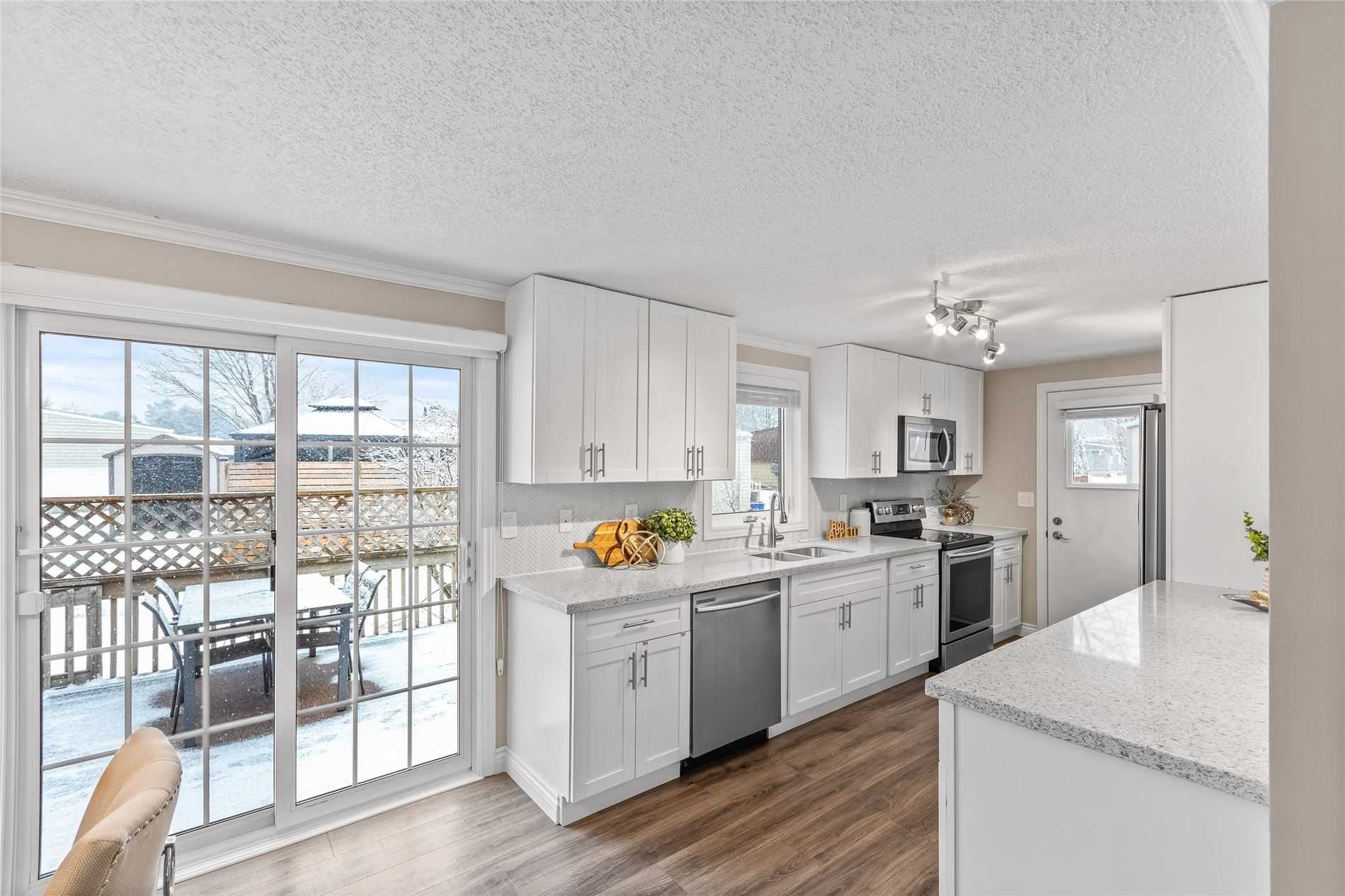 8 Kawartha Rd