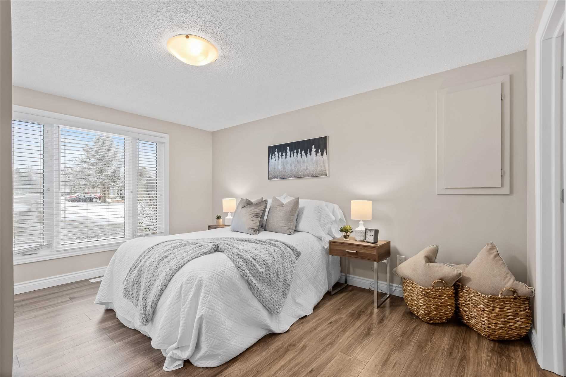 8 Kawartha Rd