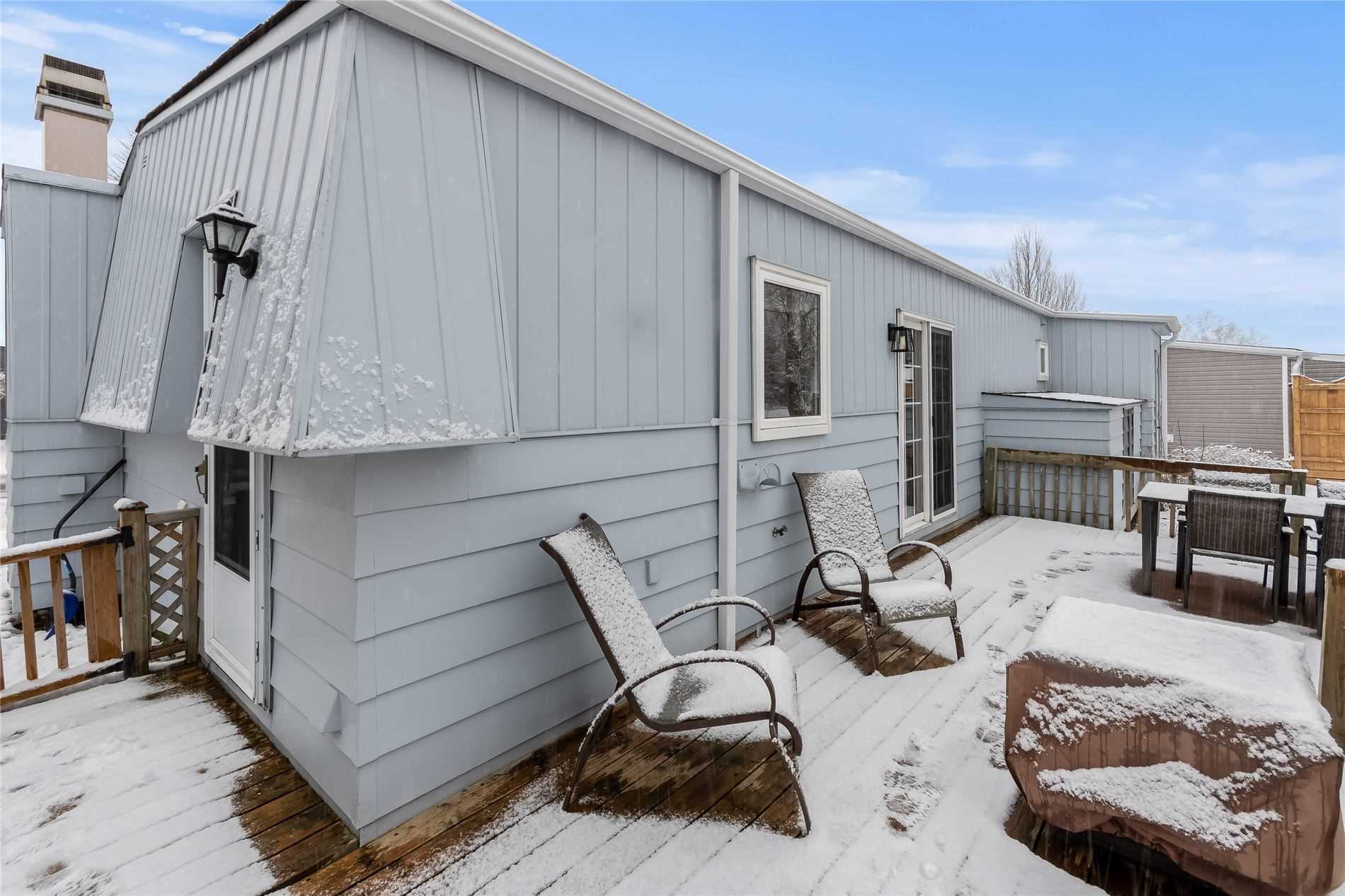 8 Kawartha Rd