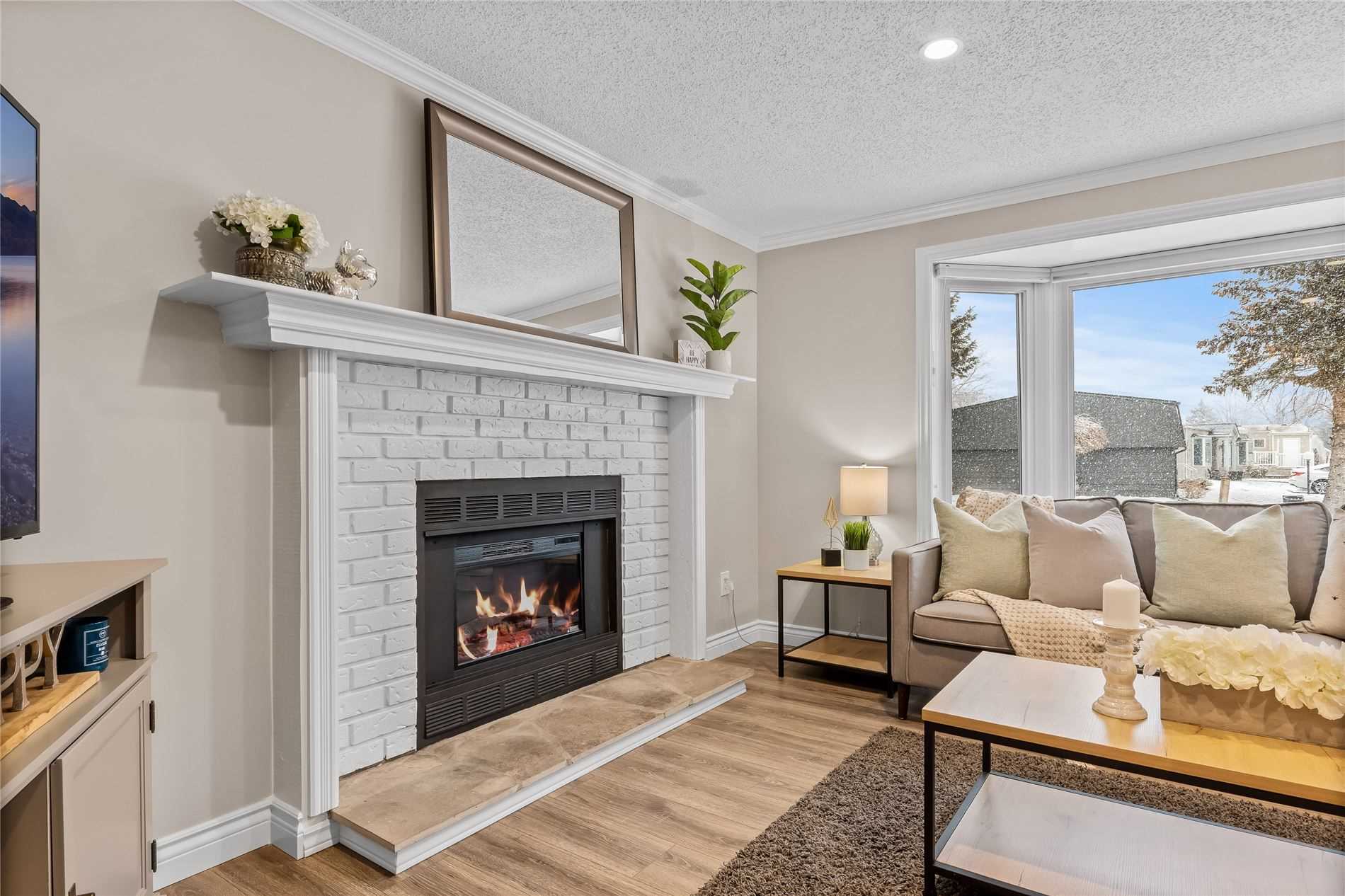 8 Kawartha Rd