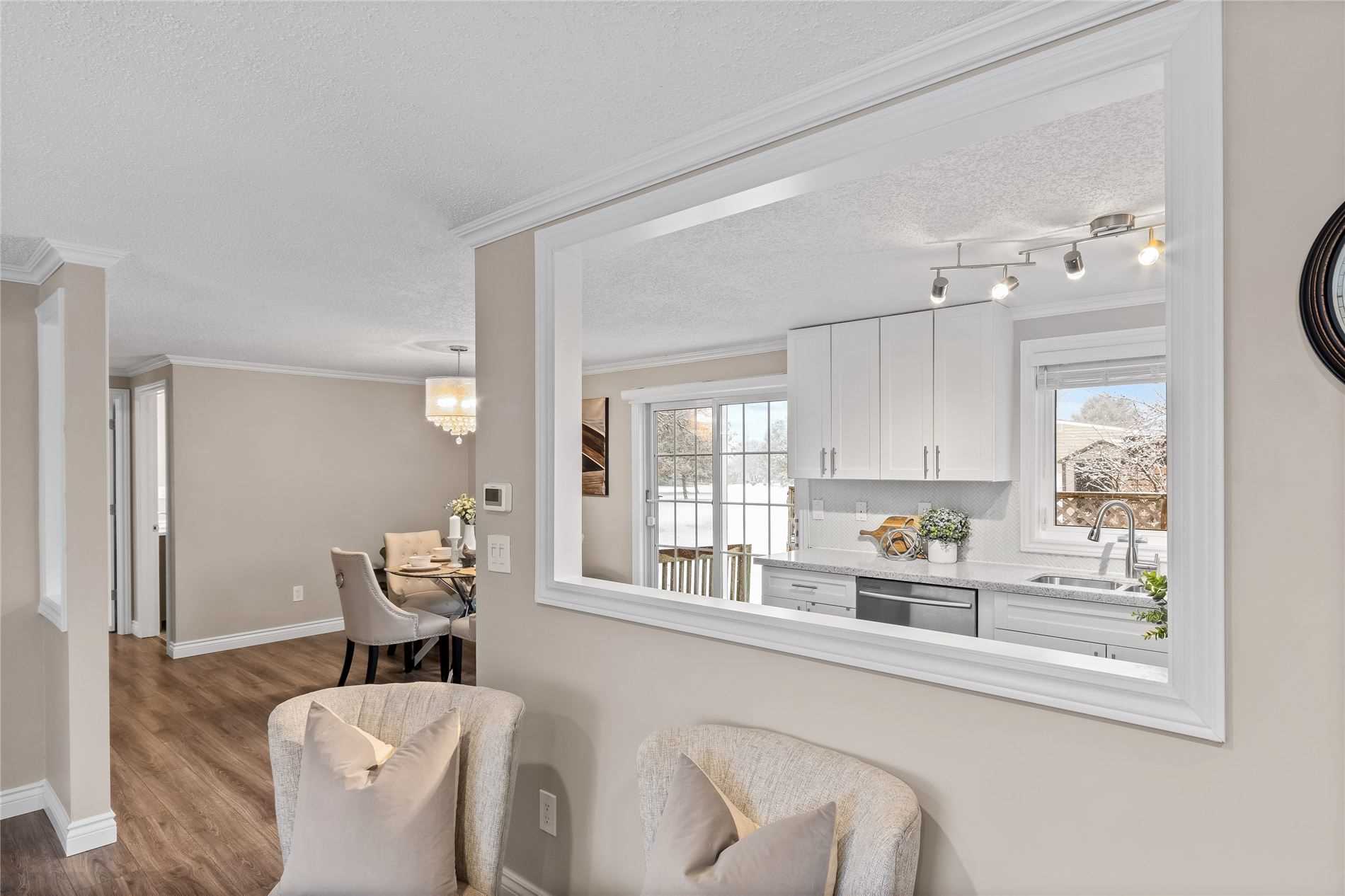 8 Kawartha Rd