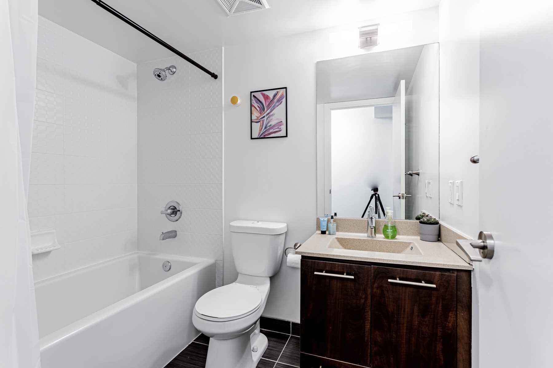 125 Village Green Sq, #1304