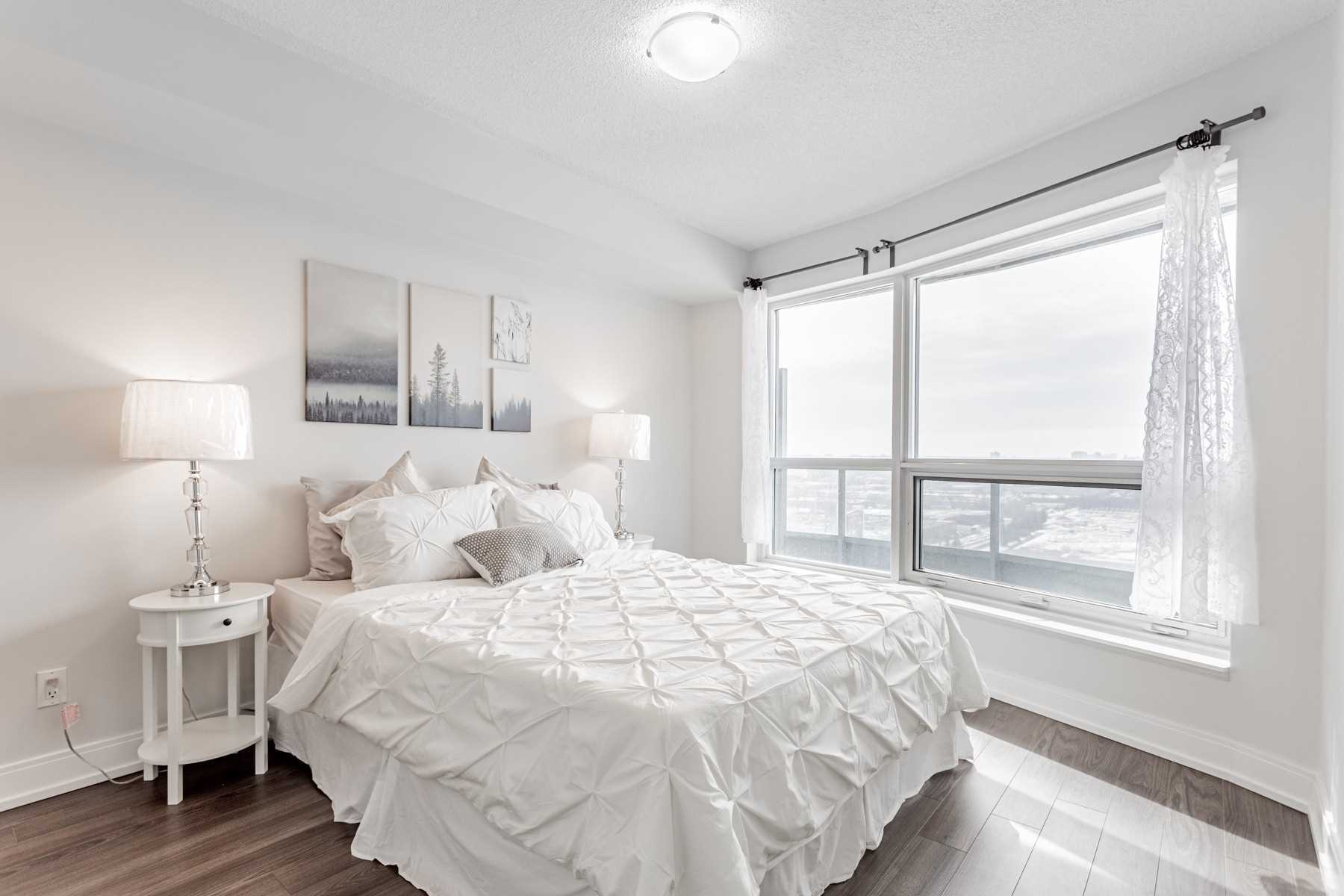 125 Village Green Sq, #1304