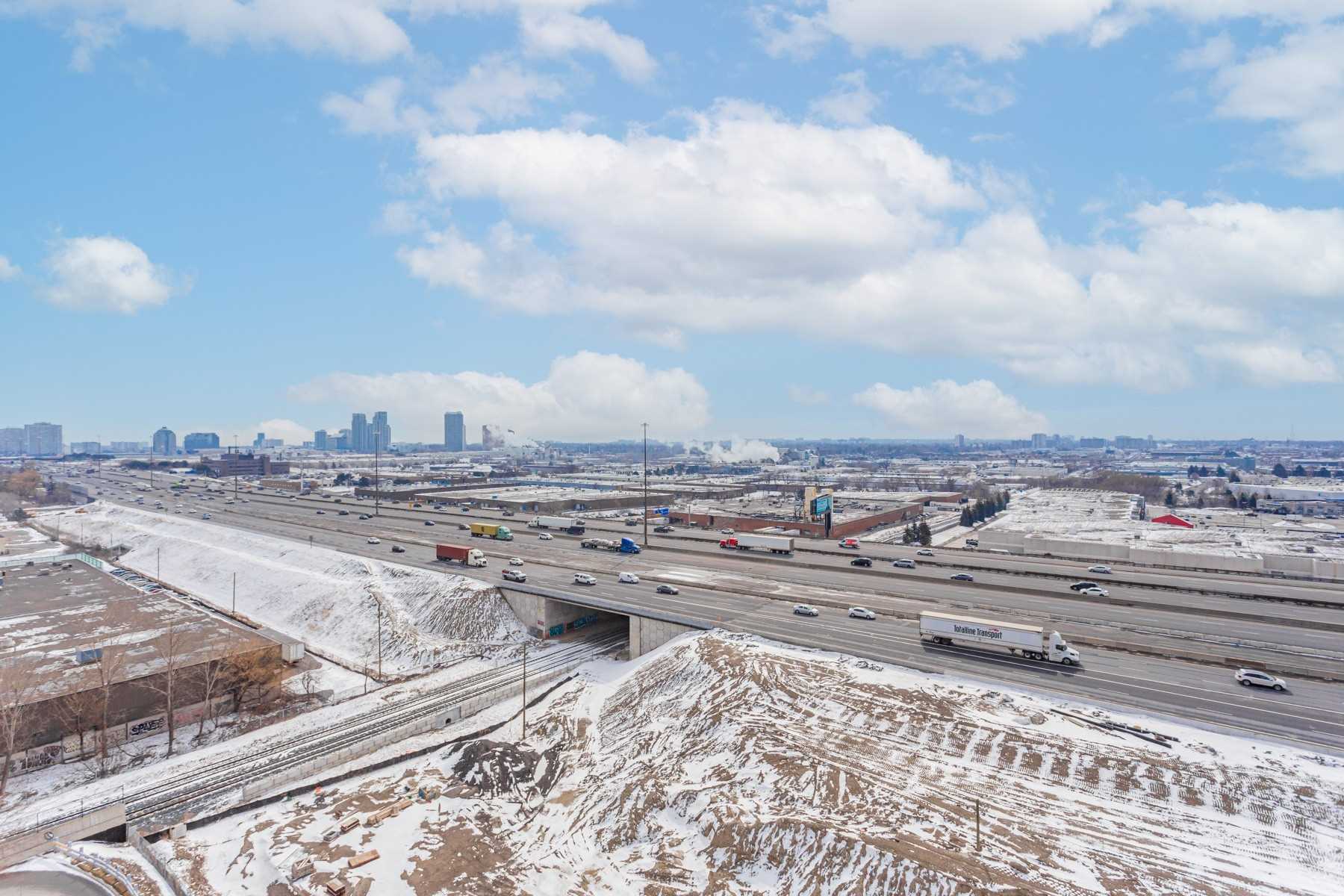 125 Village Green Sq, #1304