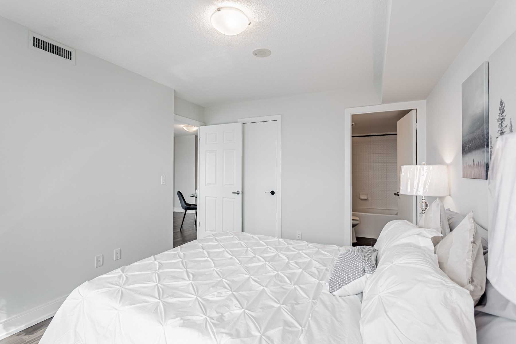 125 Village Green Sq, #1304