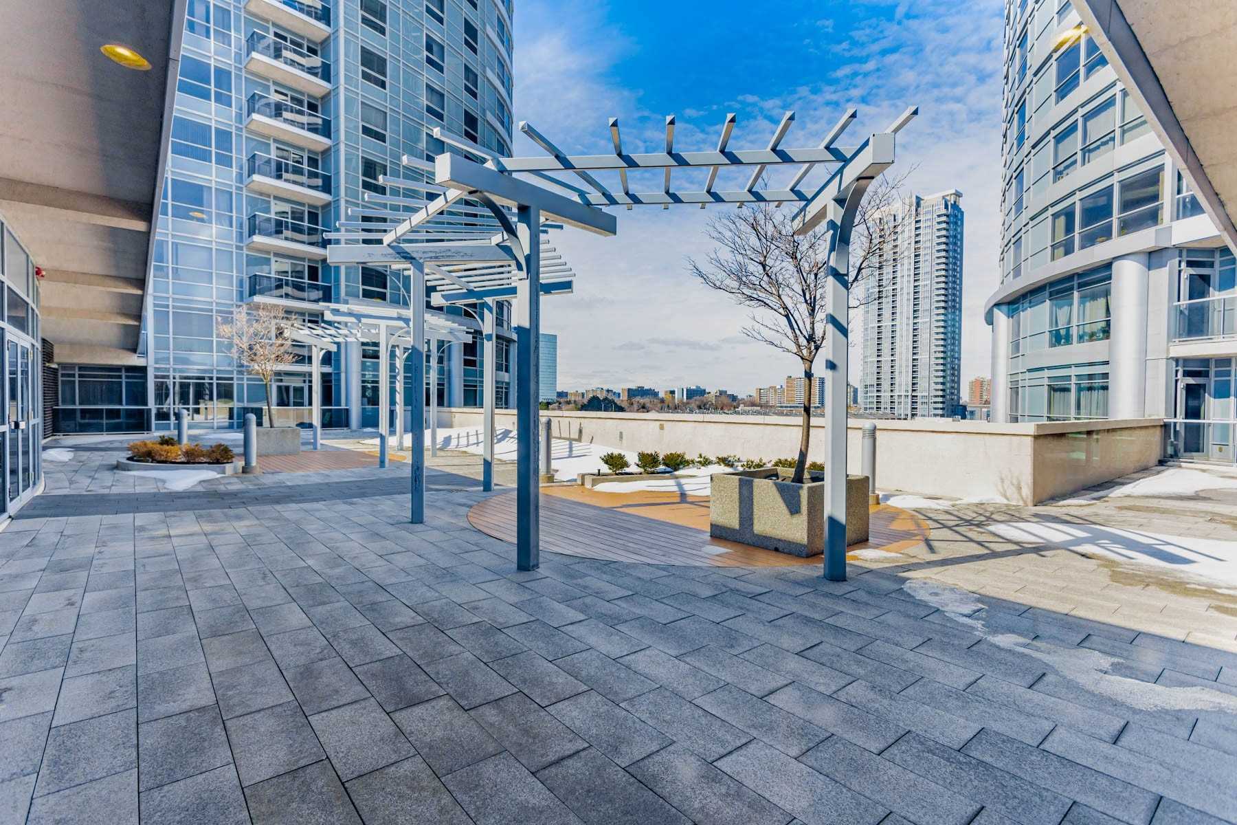 125 Village Green Sq, #1304