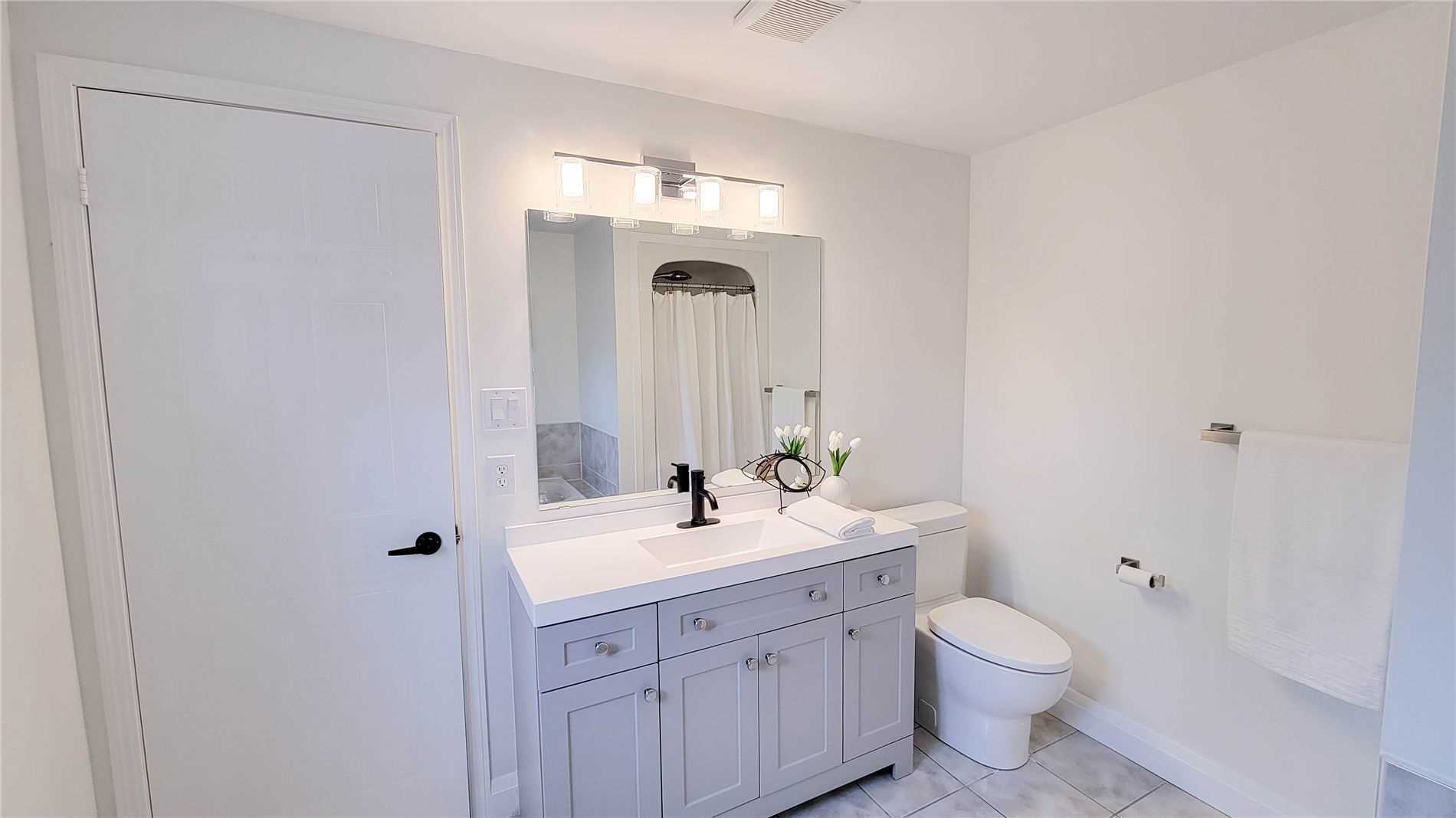 1657 Erindale Cres
