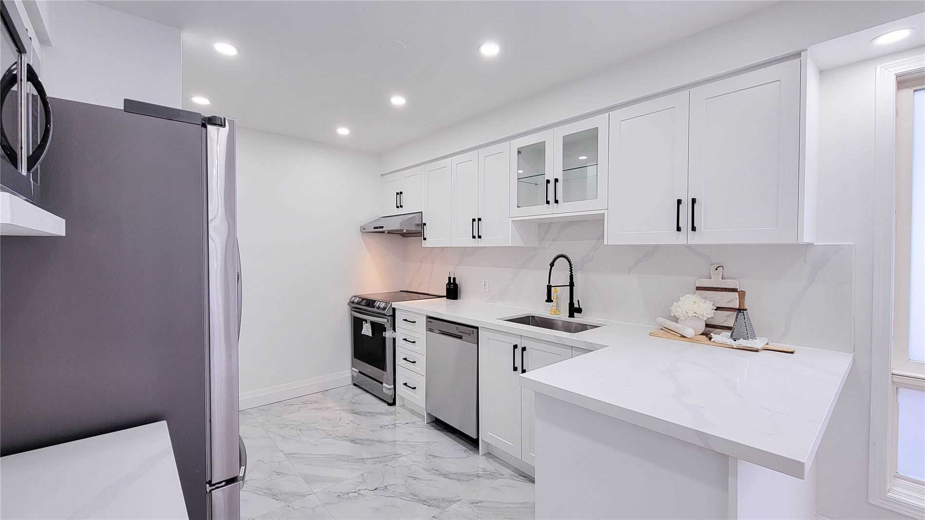 1657 Erindale Cres