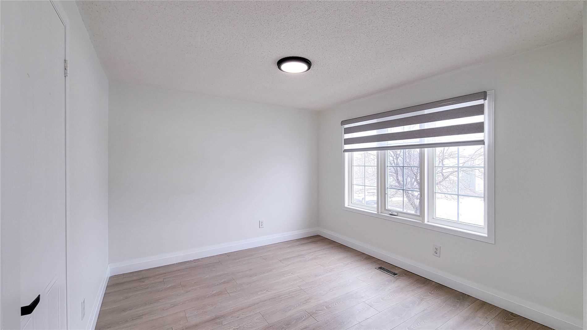 1657 Erindale Cres