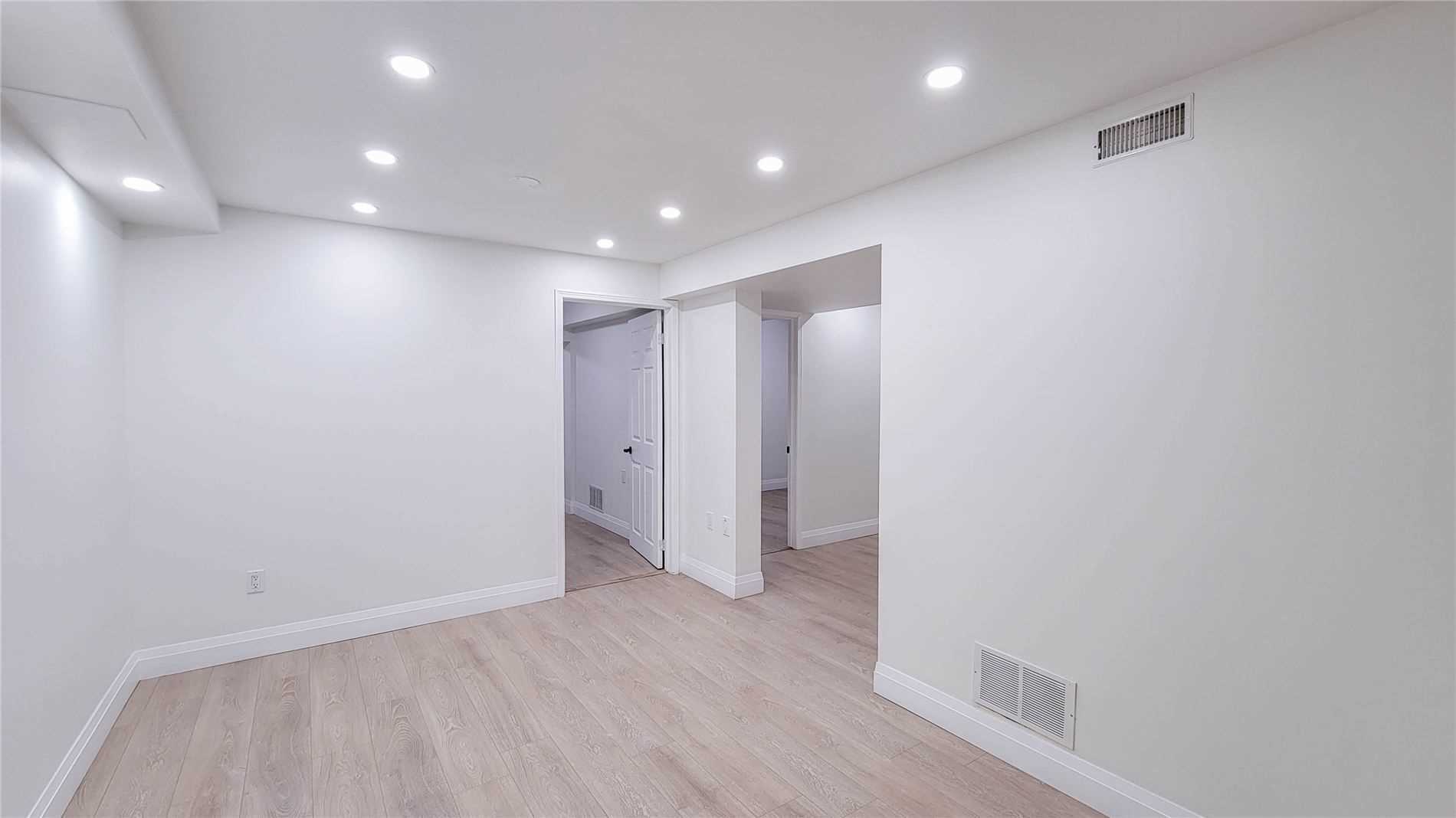 1657 Erindale Cres