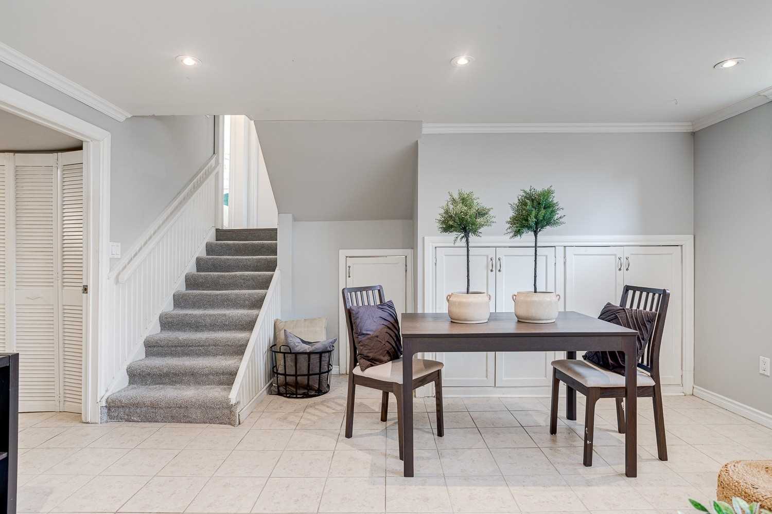 44 Deerpark Cres