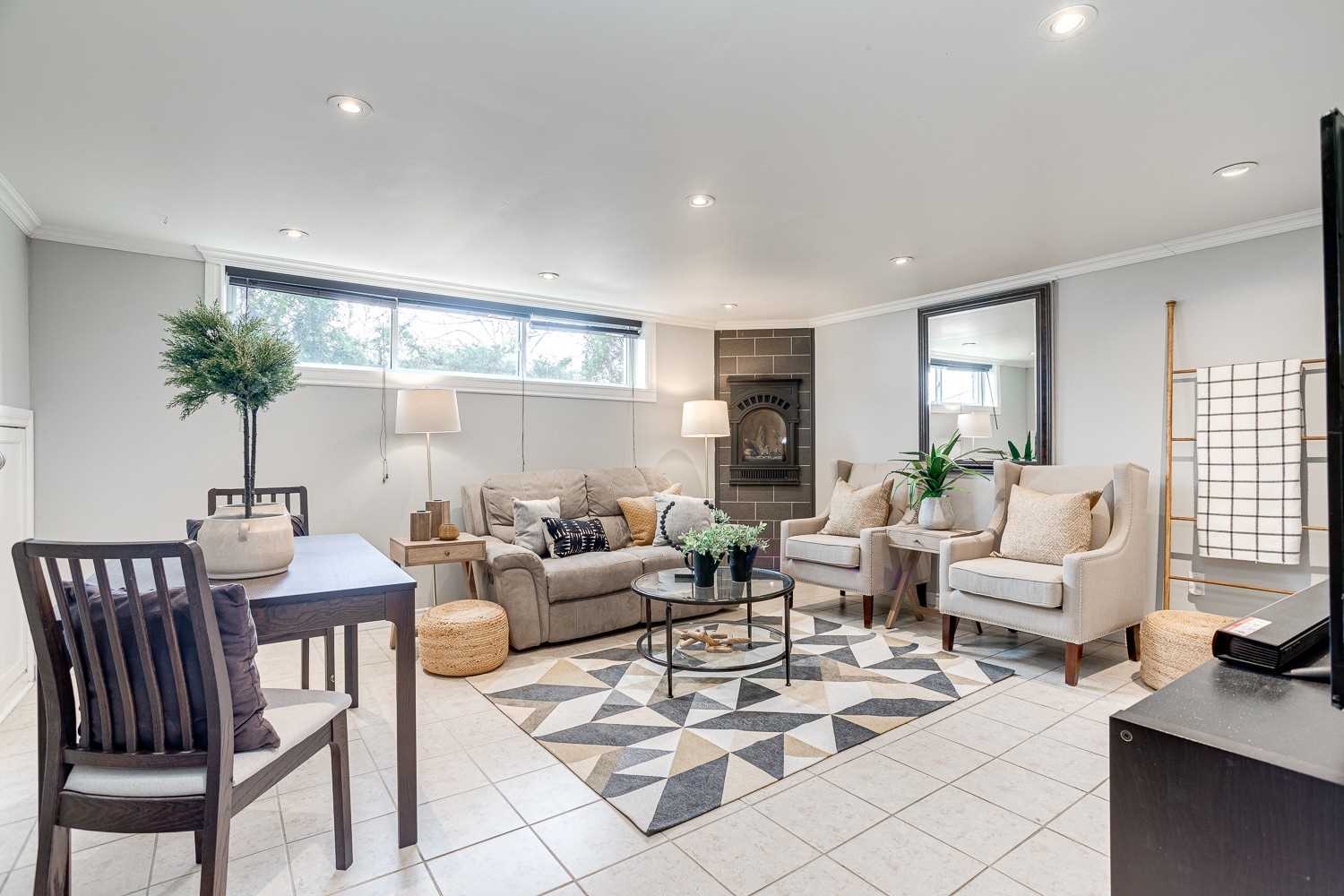 44 Deerpark Cres