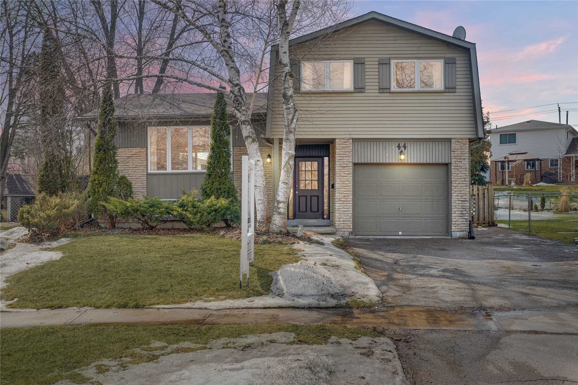 44 Deerpark Cres