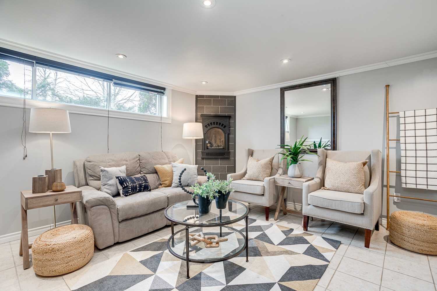 44 Deerpark Cres