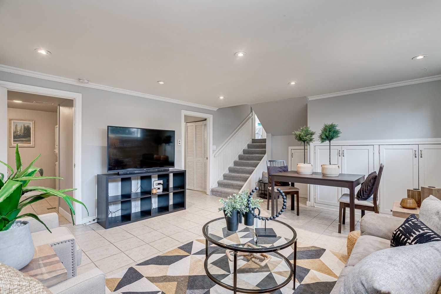 44 Deerpark Cres