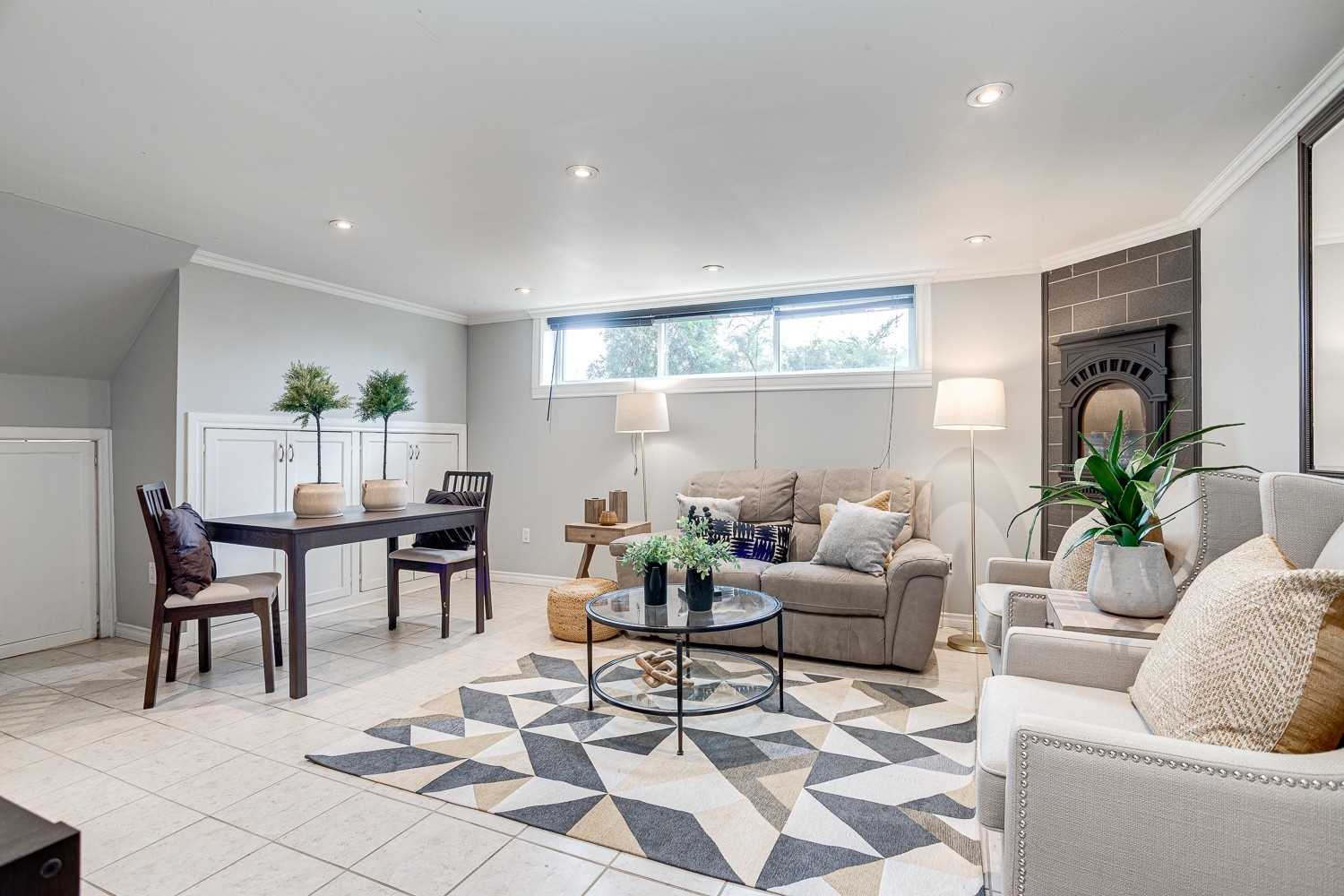 44 Deerpark Cres