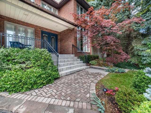 12 Stornoway Crt