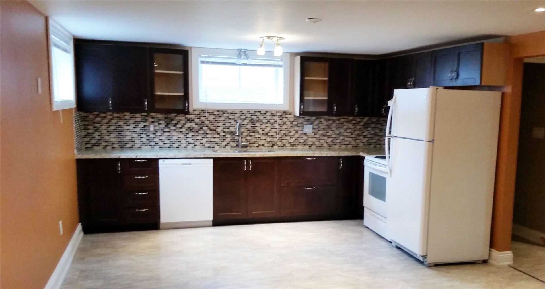 81 Parkway Cres