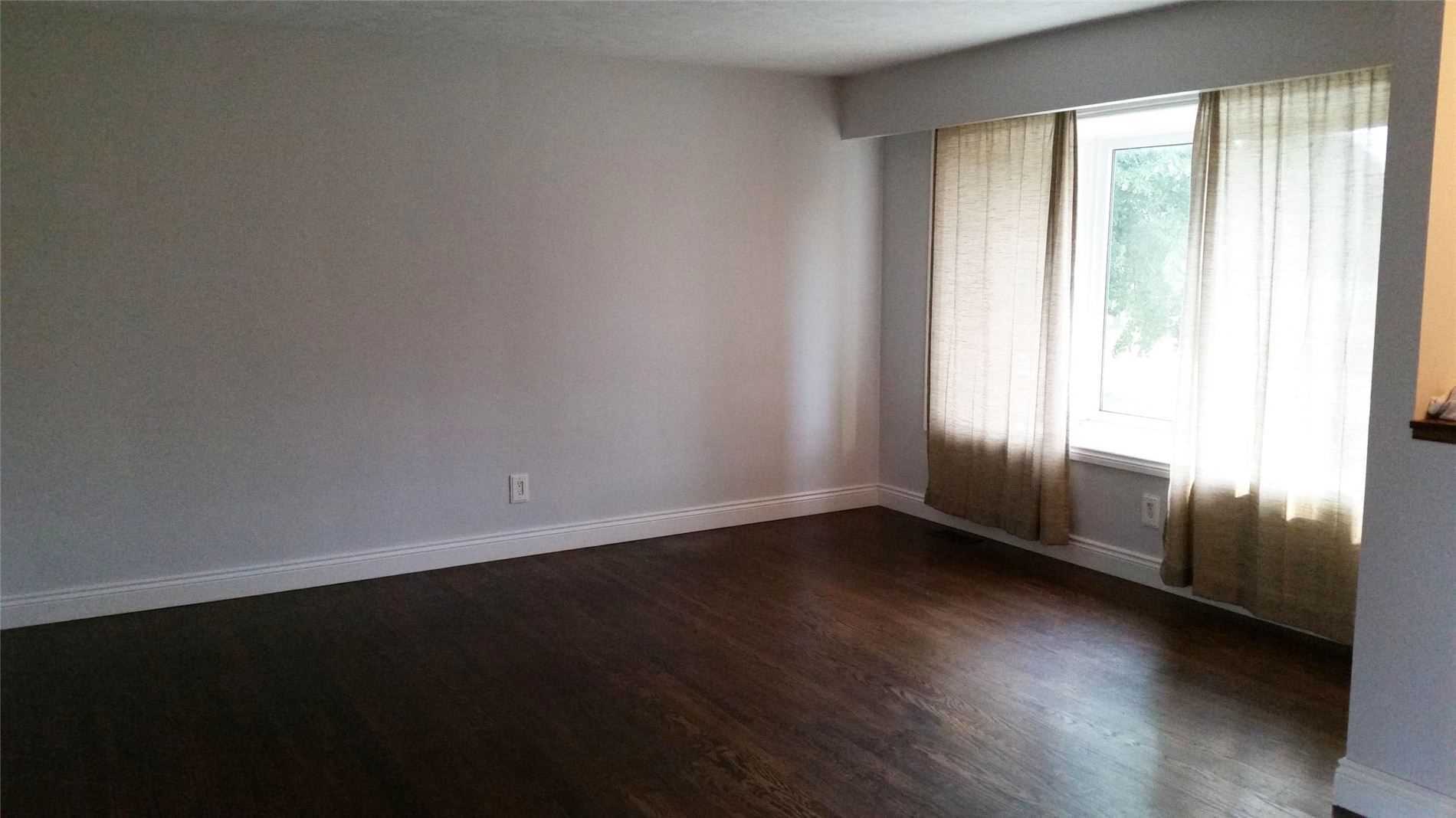 81 Parkway Cres