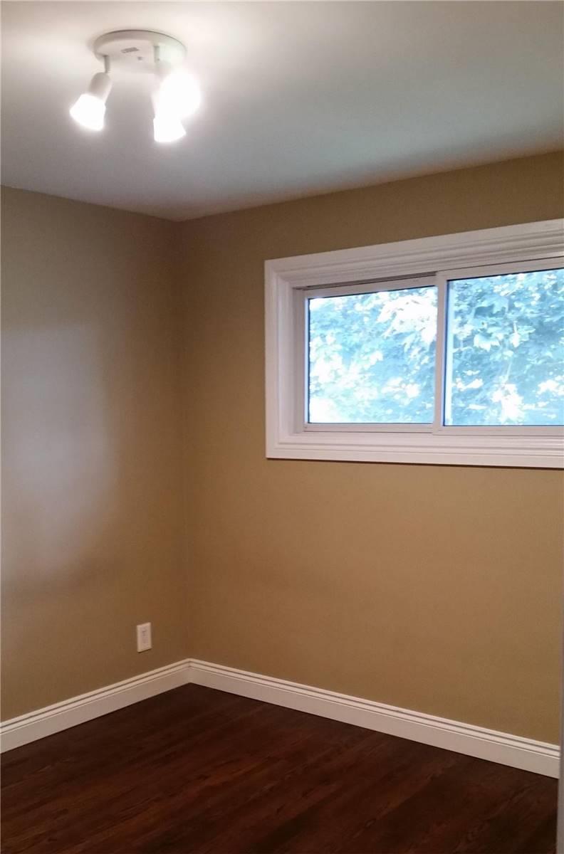 81 Parkway Cres