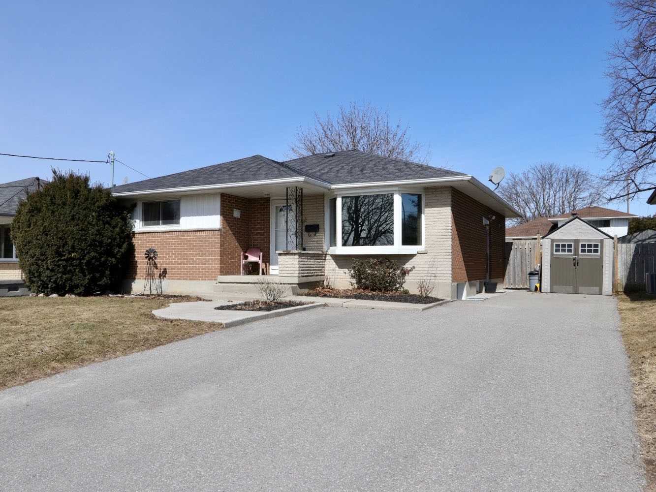 81 Parkway Cres