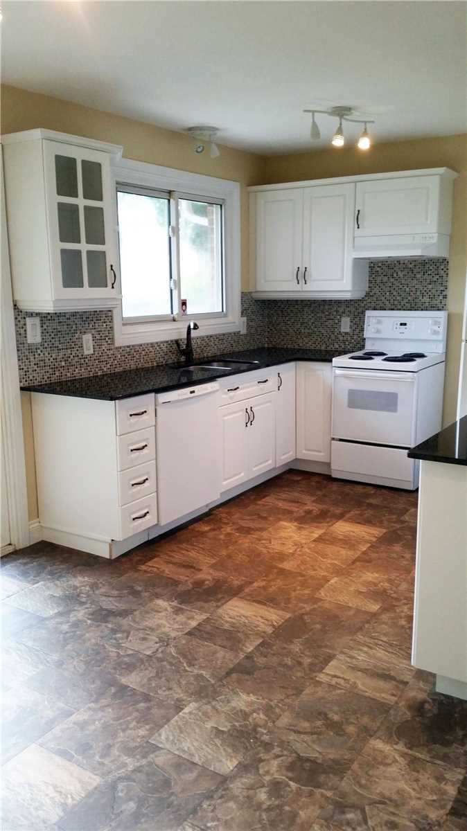 81 Parkway Cres