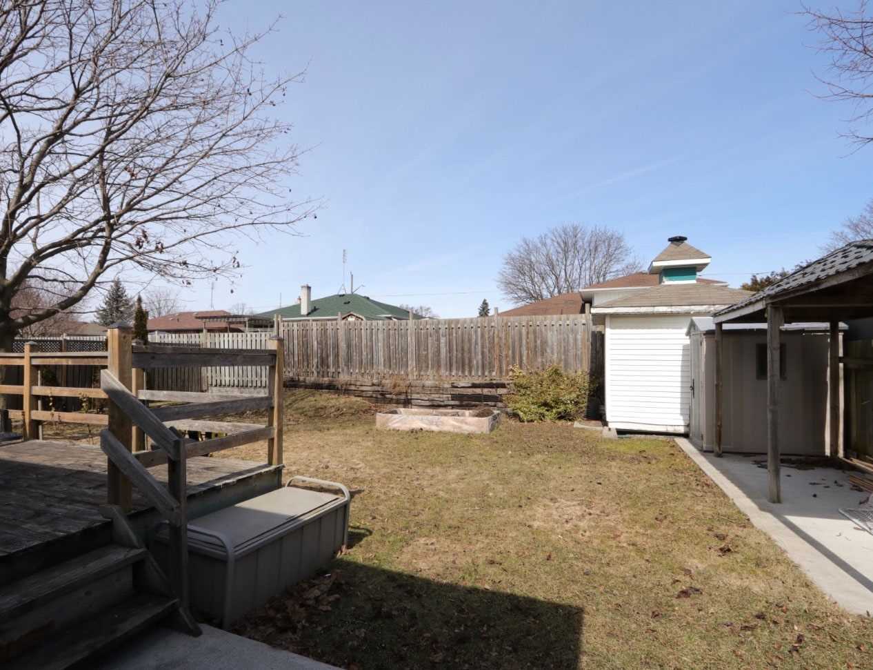 81 Parkway Cres