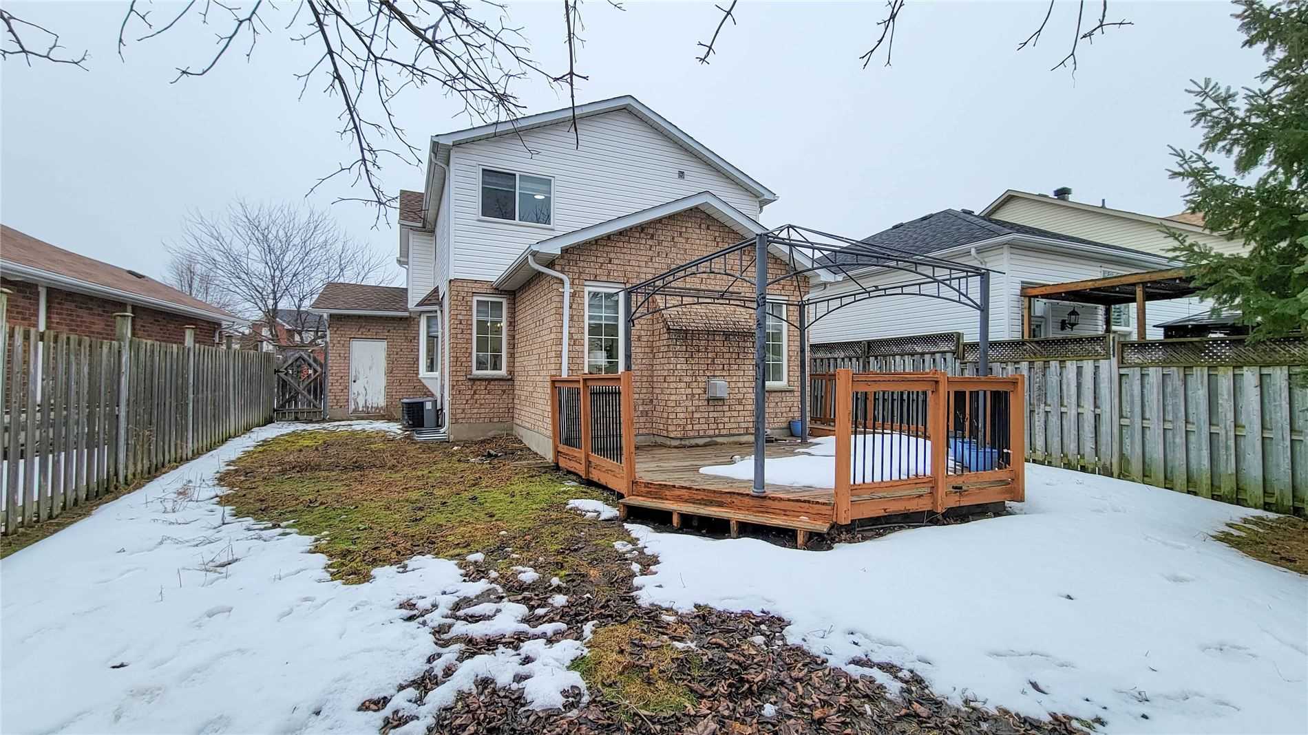 1657 Erindale Cres
